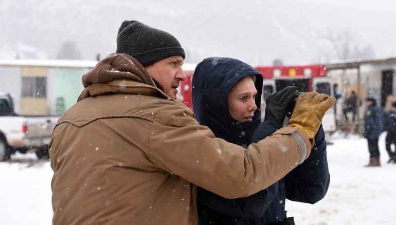 Elizabeth Olsen and Jeremy Renner in Wind River