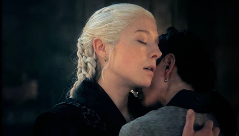 In a plot twist Rhaenyra Kissed Mysaria