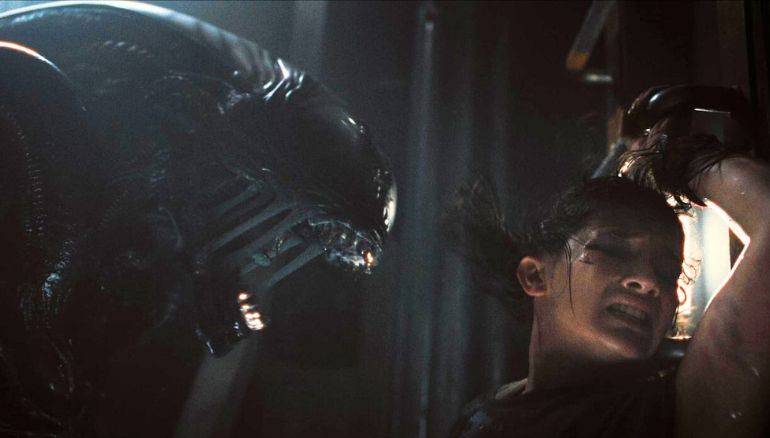 Ridley Scott Reviews Fede Álvarez’s Alien Romulus Director’s Cut
