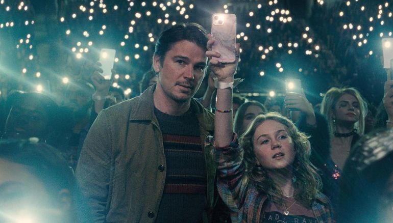 Josh Hartnett and Ariel Donoghue