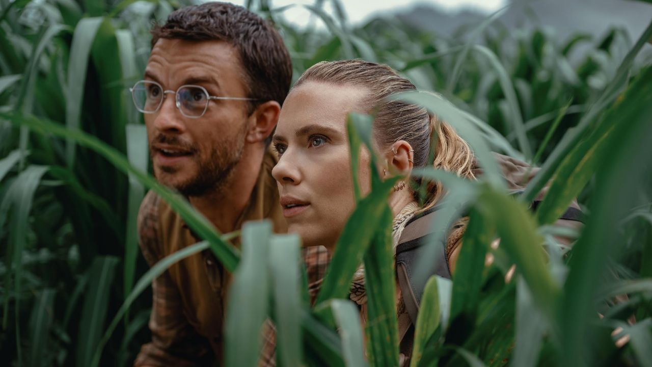 Scarlett Johansson and Jonathan Bailey