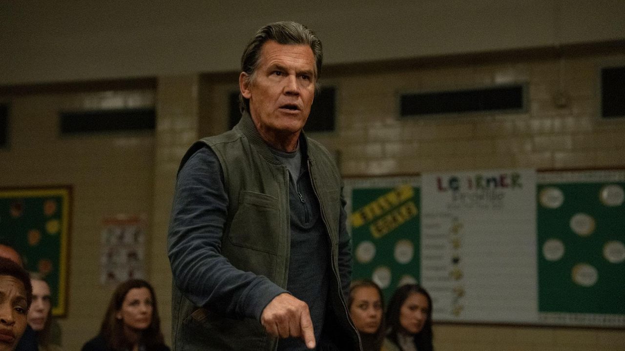 Josh Brolin in Weapon
