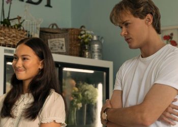 Conrad and Belly sharing an emotional conversation as past feelings resurface in The Summer I Turned Pretty season 3