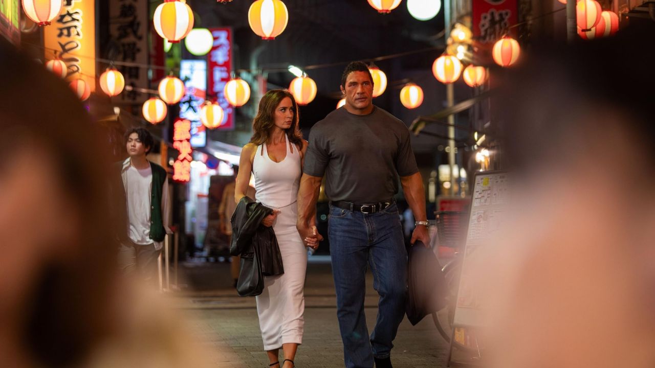 Dwayne Johnson and Emily Blunt in The Smashing Machine
