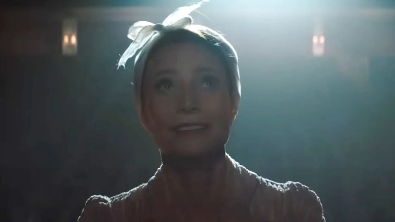 Gwyneth Paltrow plays a movie star in 'Marty Supreme'