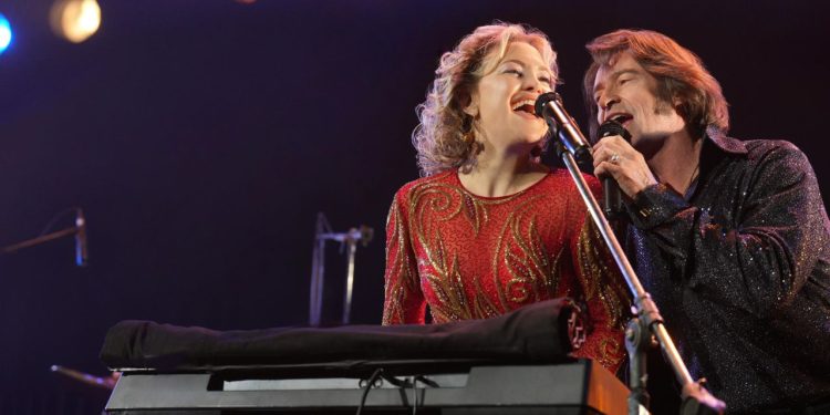 Kate Hudson and Hugh Jackman in Song Sung Blue