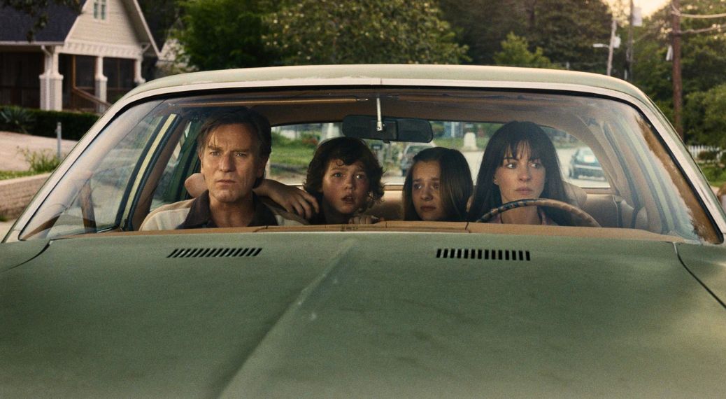 Ewan McGregor, Anne Hathaway, Maisy Stella, and Christian Convery in The End of Oak Street