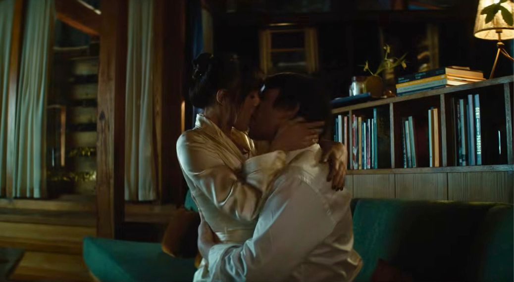 Dakota Johnson And Josh Hartnett Kissing In Verity