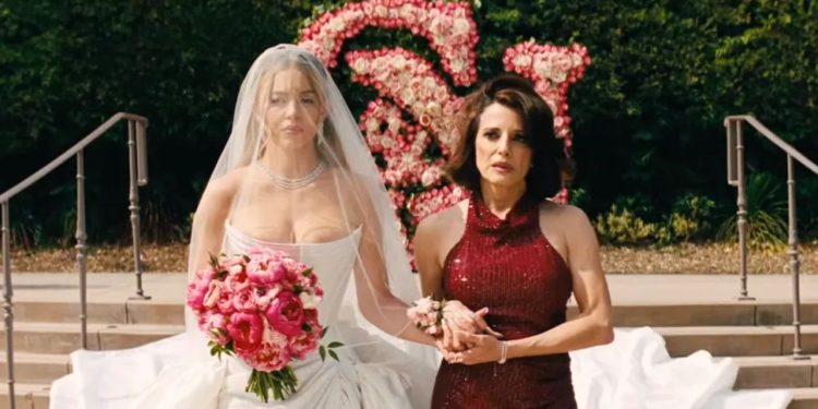 Sydney Sweeney and Alanna Ubach in Euphoria Season 3