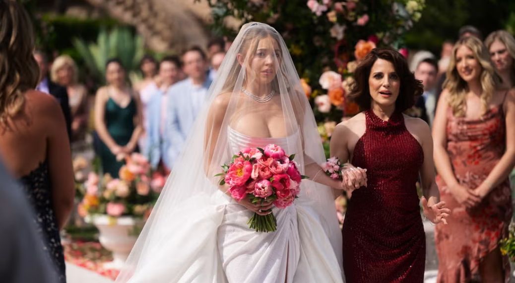 Sydney Sweeney and Alanna Ubach in Euphoria season 3, episode 3