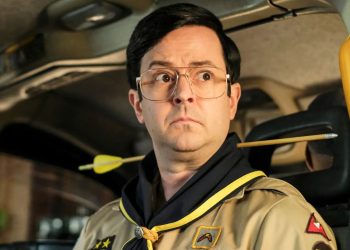 Richie Moriarty as Pete on 'Ghosts'.